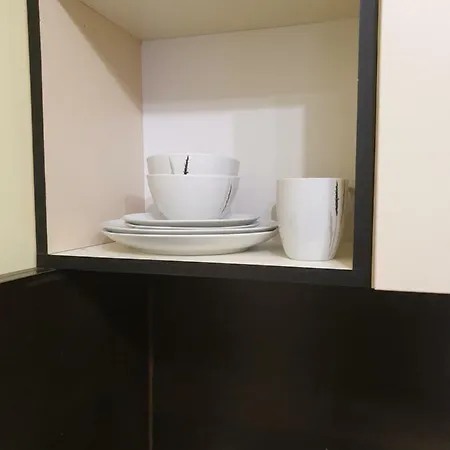 In The Center 1 Warna